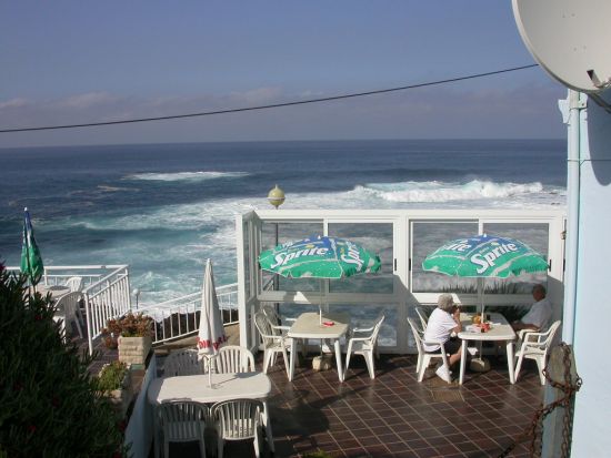 Restaurante junto al mar